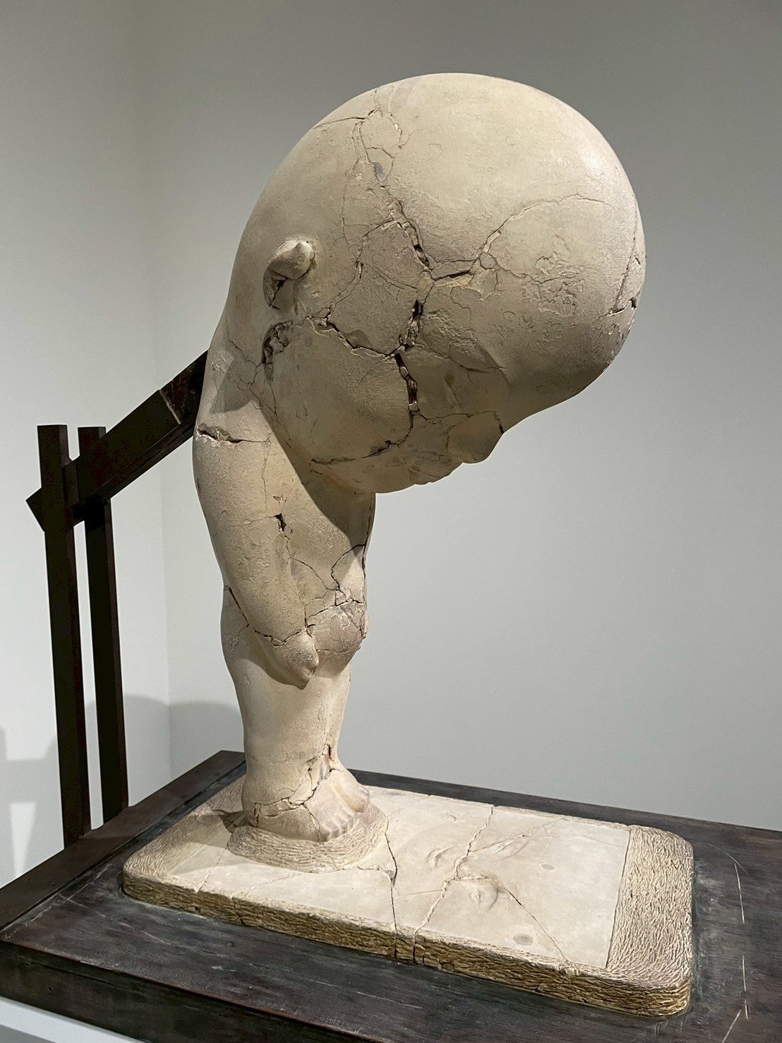 亞洲藝術中心 Asia Art Center | 李真 Li Chen：近乎 / 2017 / 泥土、木塊、鐵件 / 100x58x102cm