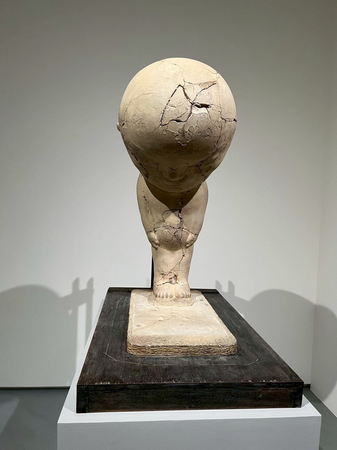 亞洲藝術中心 Asia Art Center | 李真 Li Chen：近乎 / 2017 / 泥土、木塊、鐵件 / 100x58x102cm