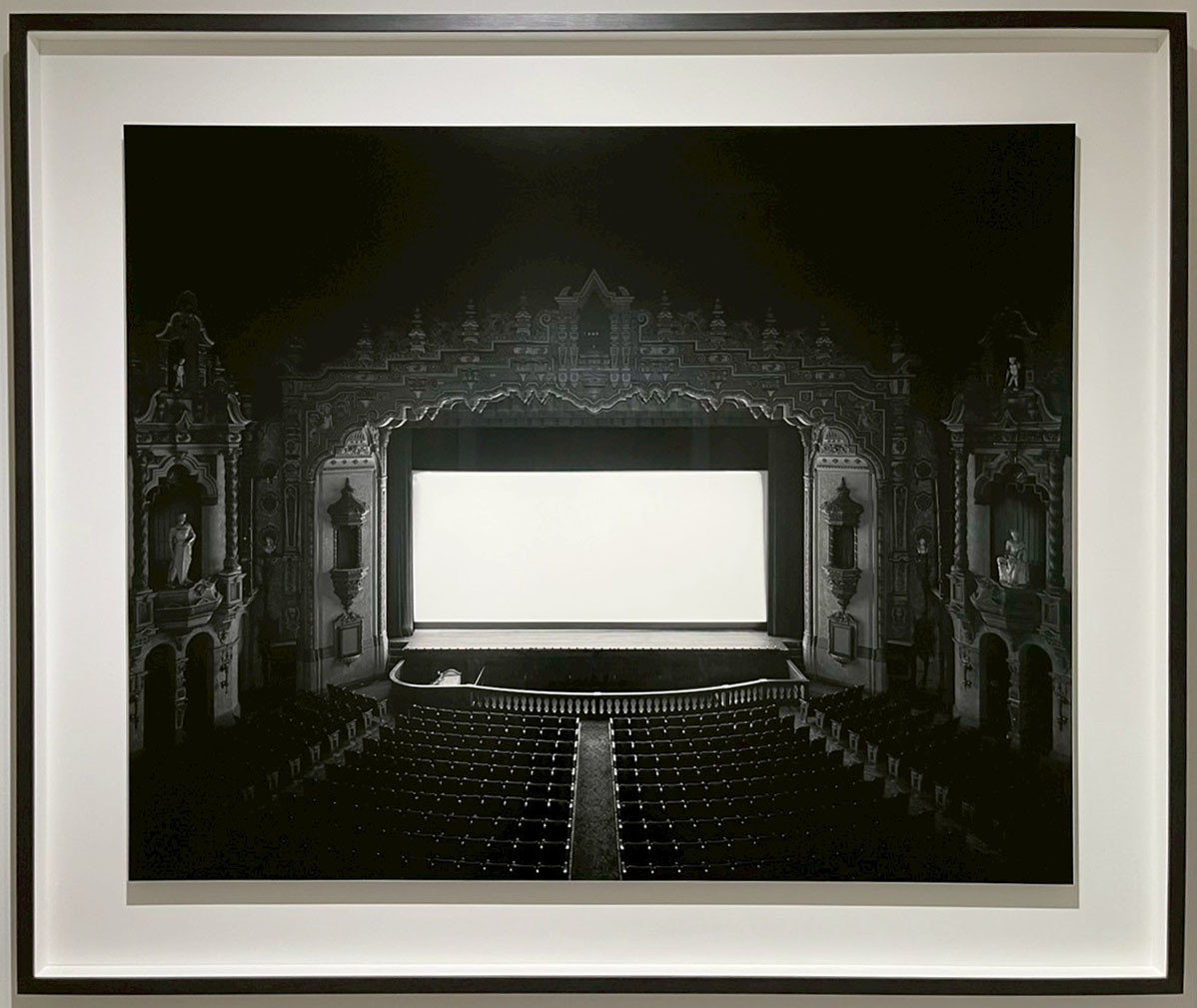 文心藝所_杉本博司_Akron Civic, Ohio_1980_Gelatin-silver print_119.4x149.2cm